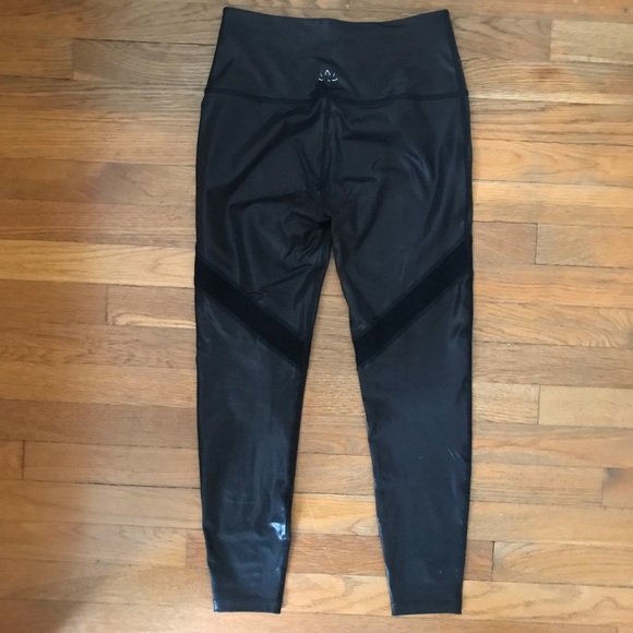 Limited Edition Beyond Yoga Black Leggings - Picture 3 of 5